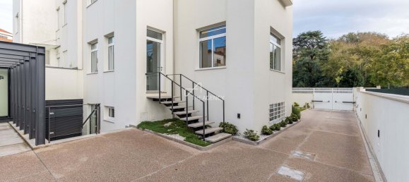 Oficina de 13 dormitorios en Porto, Portugal No. 245099 36