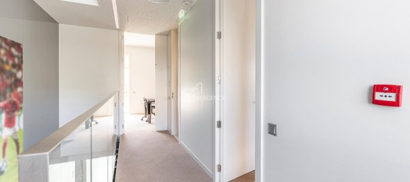 Oficina de 13 dormitorios en Porto, Portugal No. 245099 9