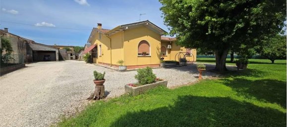 7-salle Villa à Goito, Italy No. 23129 3