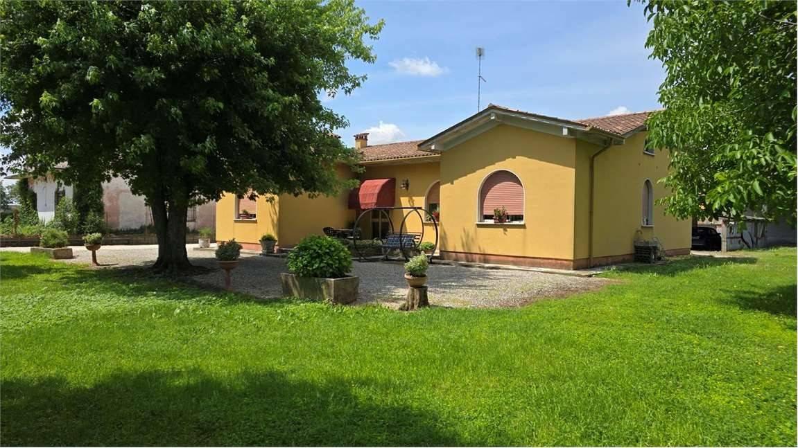 7-salle Villa à Goito, Italy No. 23129