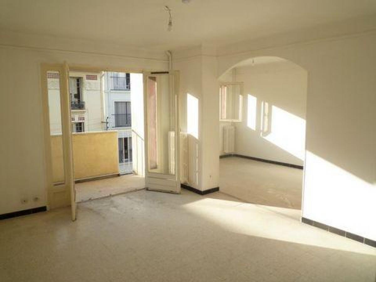 3 bedrooms Condo in Toulon, France No. 16077