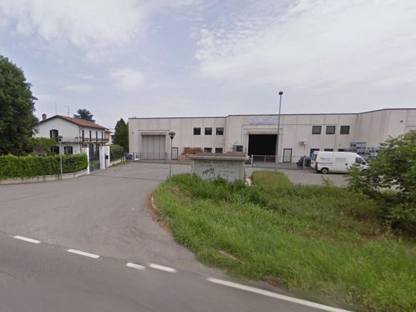 Entrepôt à Treviglio, Italy 320m² No. 379221