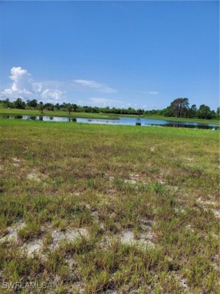 Casa de 3 dormitorios en Lehigh Acres, USA No. 405739