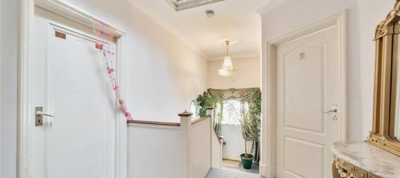 4 bedrooms House in Kenton, United Kingdom No. 12176 44