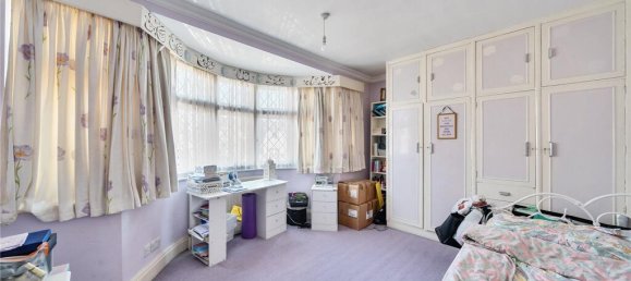 4 bedrooms House in Kenton, United Kingdom No. 12176 32