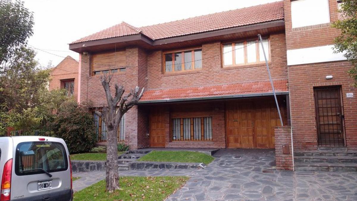 4 bedrooms House in Mar del Plata, Argentina No. 75705
