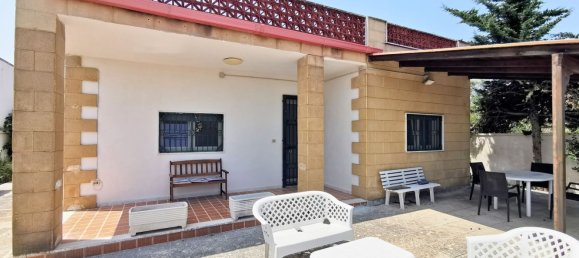 Villa de 4 dormitorios en Lecce, Italy No. 326052 2