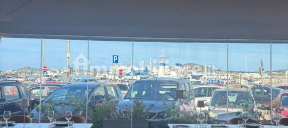 Коммерческая недвижимость с 4 комнатами в Поццуоли, Италия № 335526 4