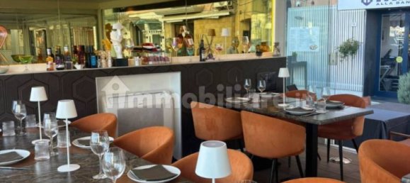 Коммерческая недвижимость с 4 комнатами в Поццуоли, Италия № 335526 2