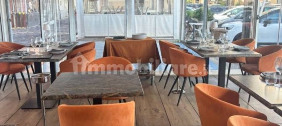 Коммерческая недвижимость с 4 комнатами в Поццуоли, Италия № 335526 3