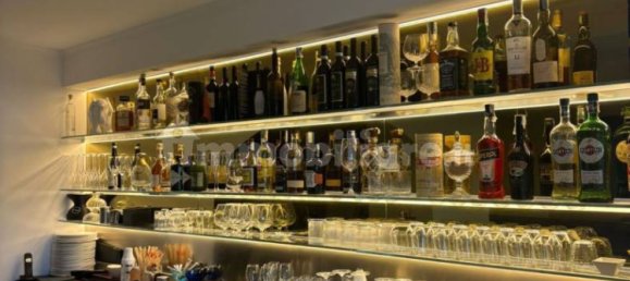 Коммерческая недвижимость с 4 комнатами в Поццуоли, Италия № 335526 7