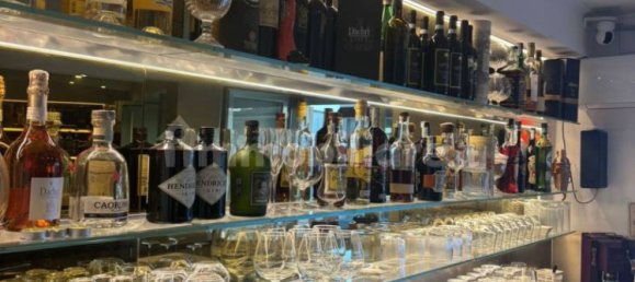 Коммерческая недвижимость с 4 комнатами в Поццуоли, Италия № 335526 8