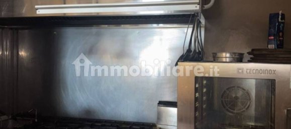 Коммерческая недвижимость с 4 комнатами в Поццуоли, Италия № 335526 10