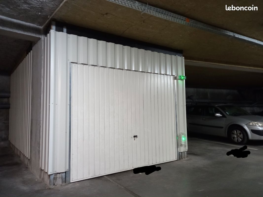  Garage in Merignac, France No. 318806
