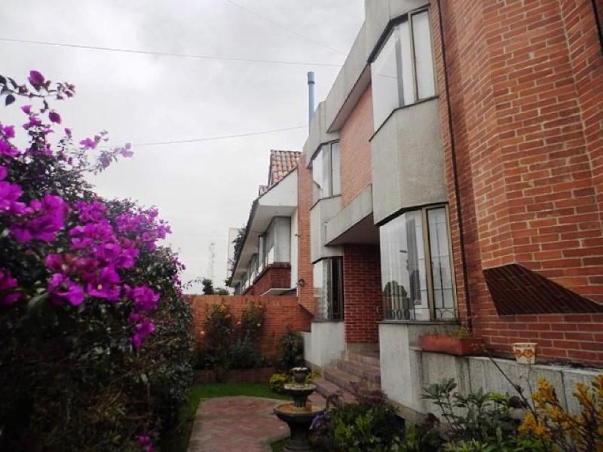 3 bedrooms House in Bogota, Colombia No. 11337