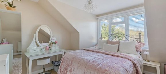 3 bedrooms Bungalow in Feltham, United Kingdom No. 9788 7