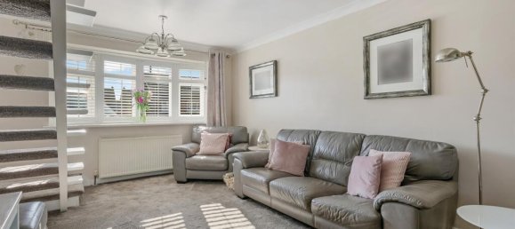 3 bedrooms Bungalow in Feltham, United Kingdom No. 9788 2