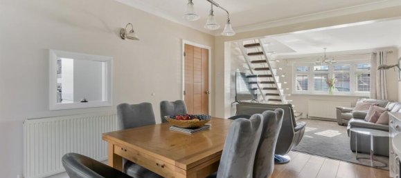 3 bedrooms Bungalow in Feltham, United Kingdom No. 9788 3