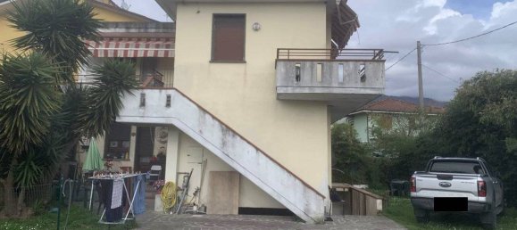 4 bedrooms Apartment in Massa, Italy No. 51908 4