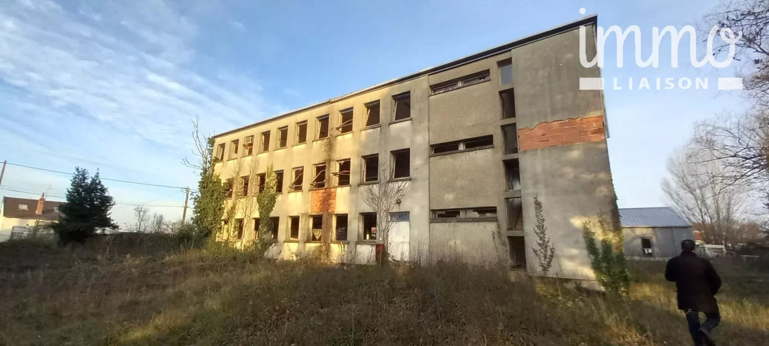  بناية في Salbris, France 600متر مربع رقم 89594