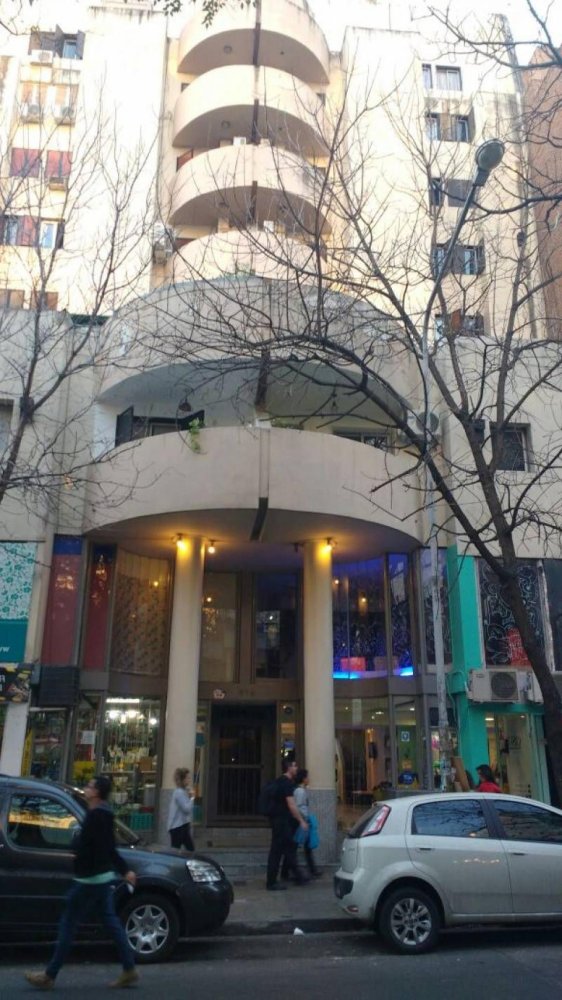 Apartamento de 3 dormitorios en Córdoba, Argentina No. 8391