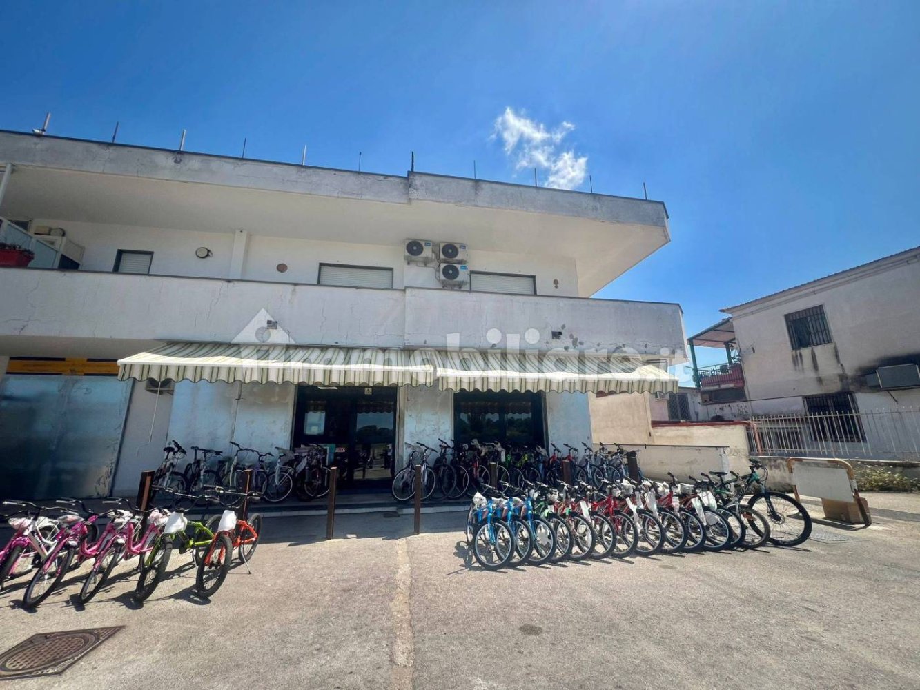 3-Zimmer Gewerbliche Immobilie in Pozzuoli, Italy, Nr. 258272