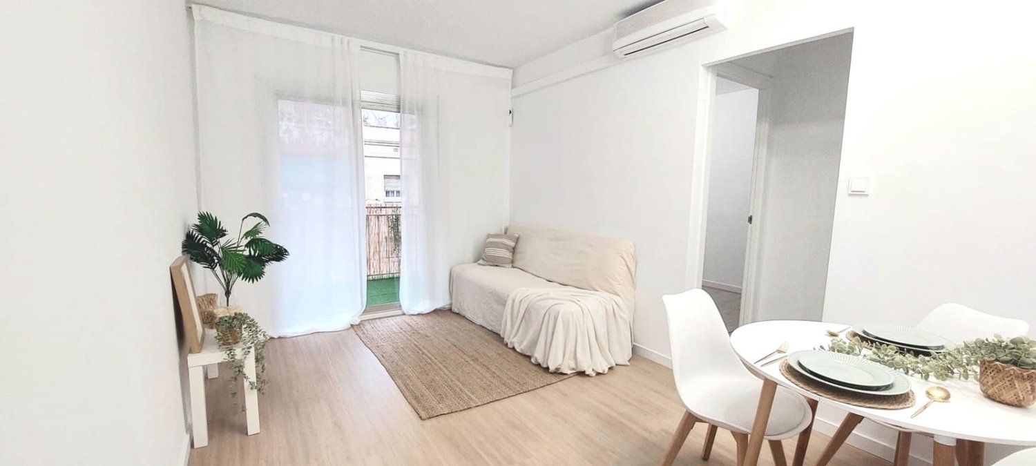 Apartamento de 3 dormitorios en L'Hospitalet de Llobregat, Spain No. 246356