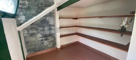 Casa de 7 habitaciónes en Genoa, Italy No. 35816 8