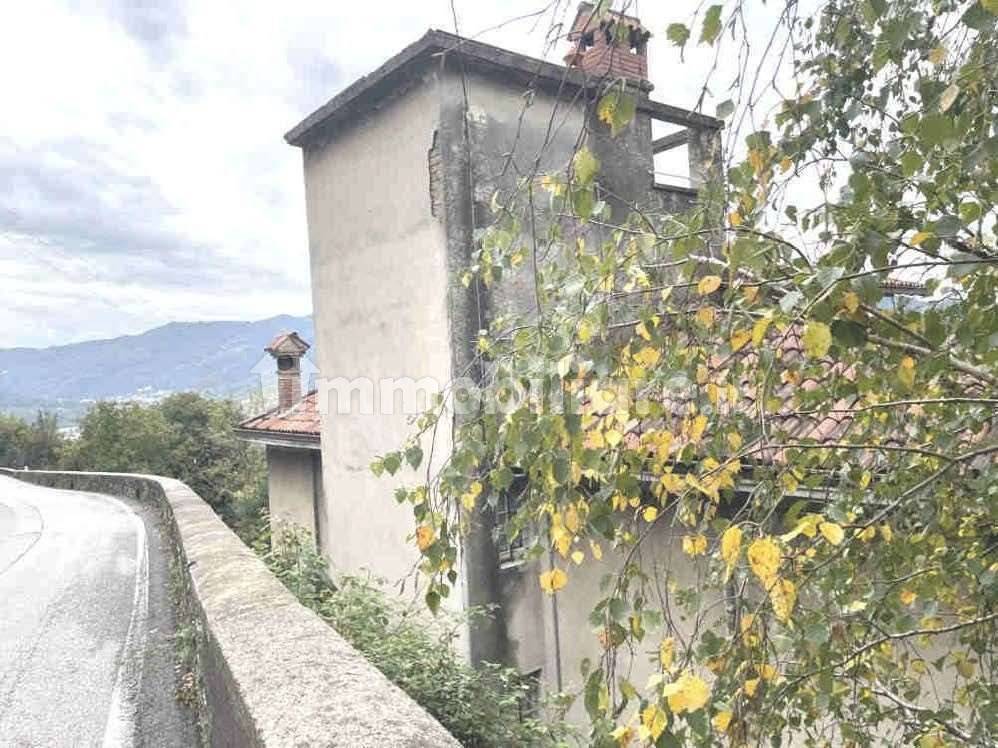 2-salle Appartement à Calolziocorte, Italy No. 7186
