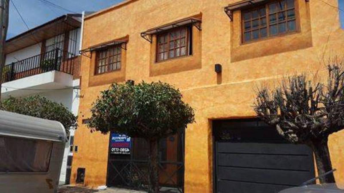 Дом с 4 спальнями в Кильмес, Аргентина № 51773