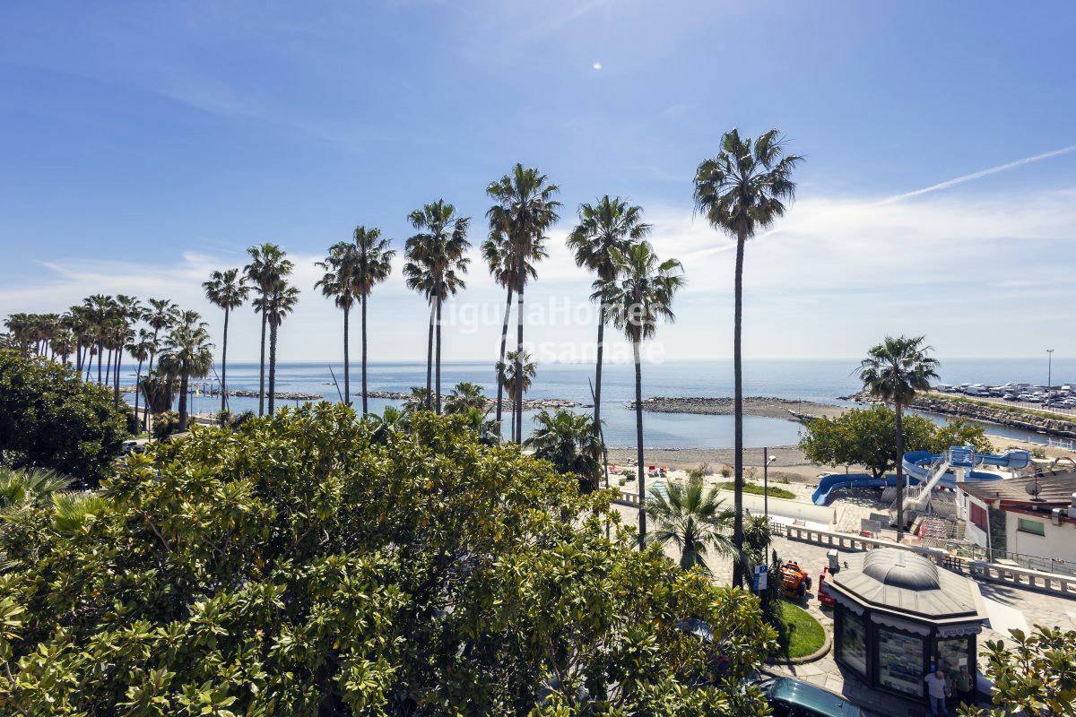 5 bedrooms Apartment in Imperia, Italy No. 304108