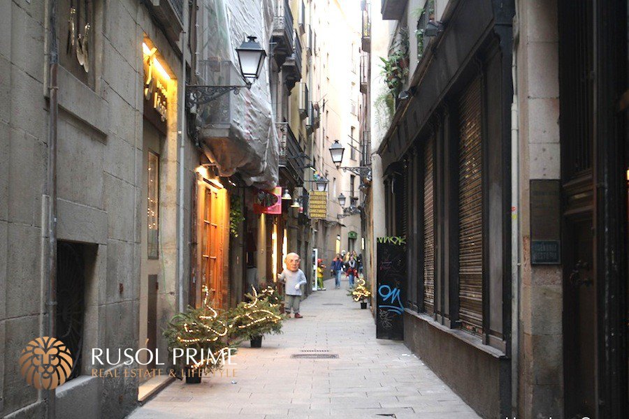 220m² Commercial property in Barcelona, Spain No. 56