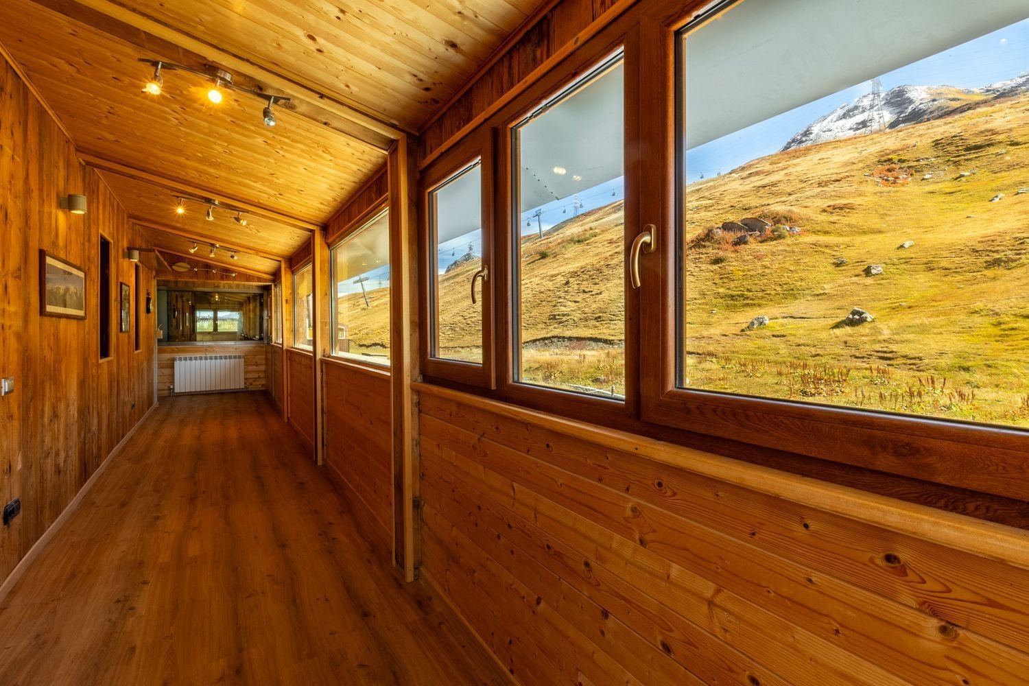 6 rooms Villa in La Thuile, Italy No. 103883