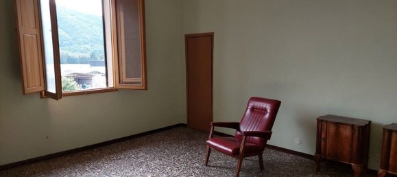 4-salle Appartement à Arezzo, Italy No. 204859 3