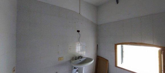 4-salle Appartement à Arezzo, Italy No. 204859 8