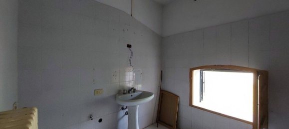 4-salle Appartement à Arezzo, Italy No. 204859 9