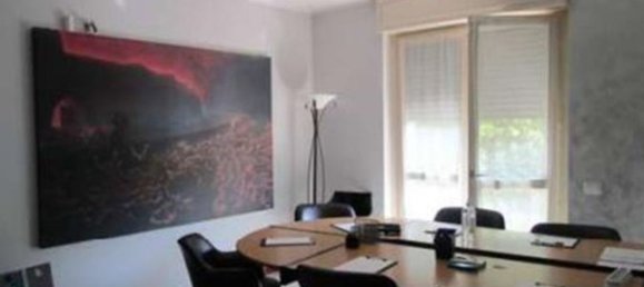 3-salle Appartement à Desio, Italy No. 70717 11