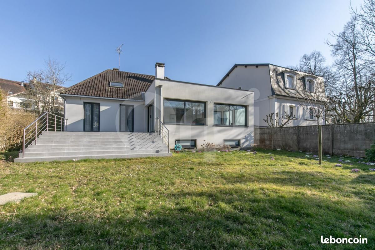 5 bedrooms House in Le Plessis-Trevise, France No. 115717