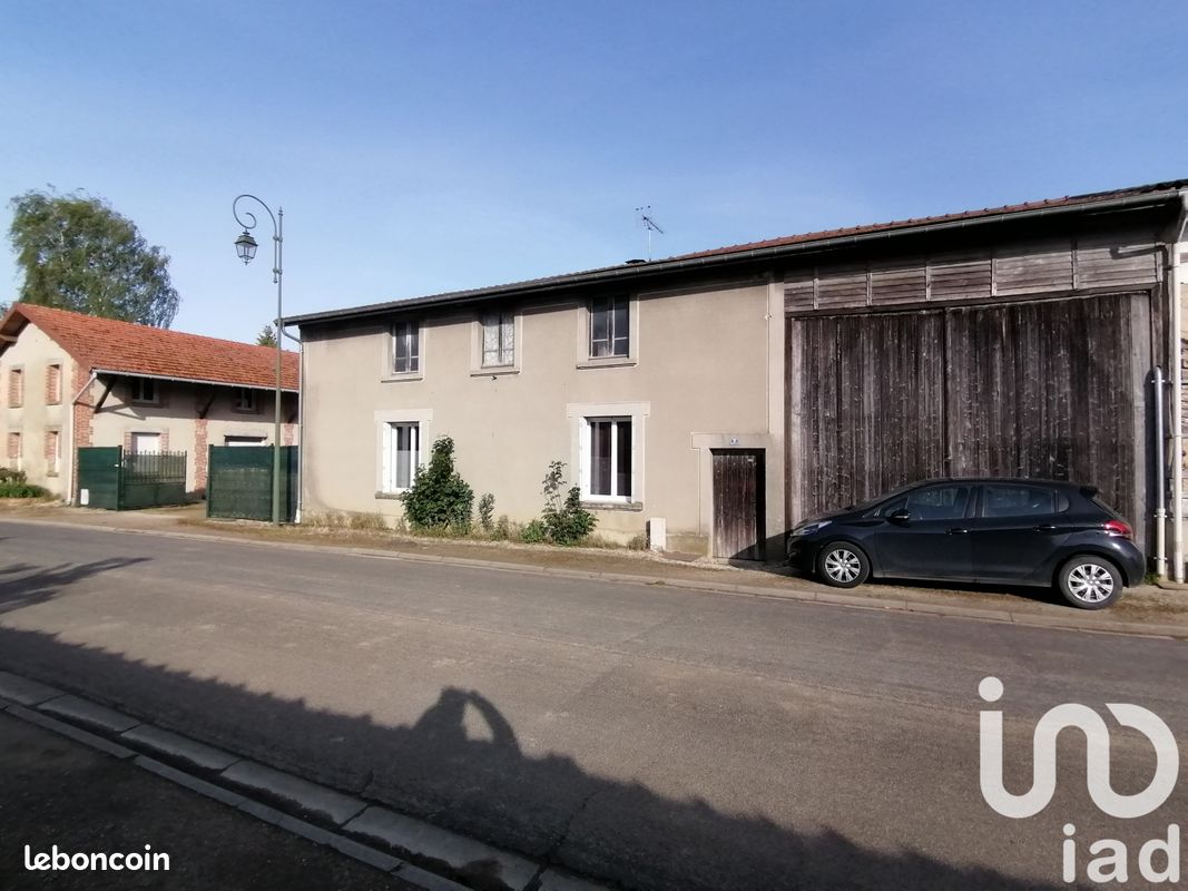 Casa de 4 dormitorios en Sainte-Marie-du-Lac-Nuisement, France No. 259803