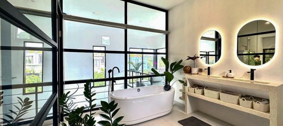 280m² Villa for sale in Tumbak Bayuh, Mengwi, Badung, Bali, Indonesia № 4633 9