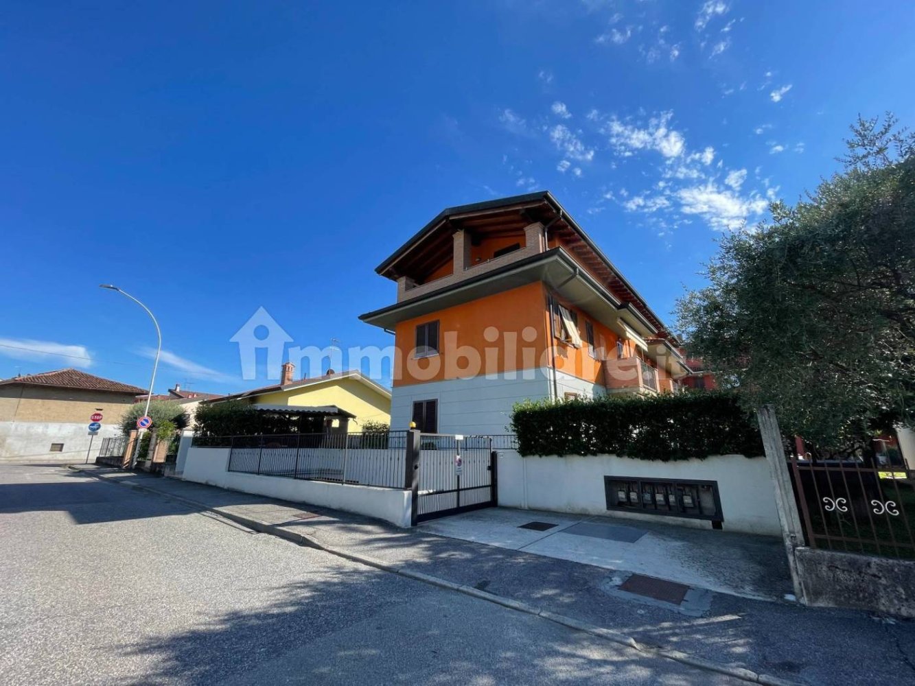 2 bedrooms Apartment in Cassano d'Adda, Italy No. 396078