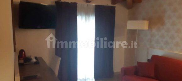 Отель, гостиница с 5 комнатами в Саннадзаро де Бургонди, Италия № 282328 3