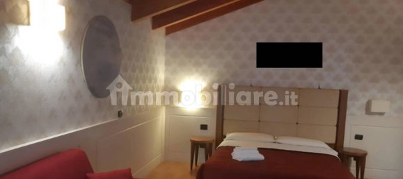 Отель, гостиница с 5 комнатами в Саннадзаро де Бургонди, Италия № 282328 12