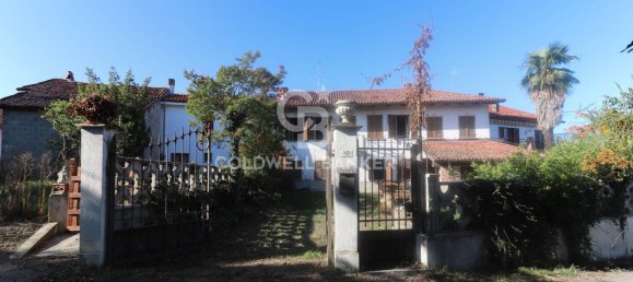 4 bedrooms House in Rocchetta Tanaro, Italy No. 65982 2