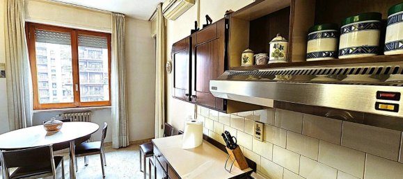 Apartamento de 3 habitaciónes en Corsico, Italy No. 37260 6