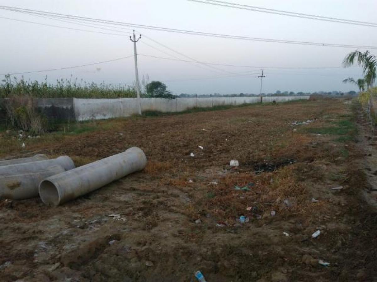  Land in Mathura, India No. 40932