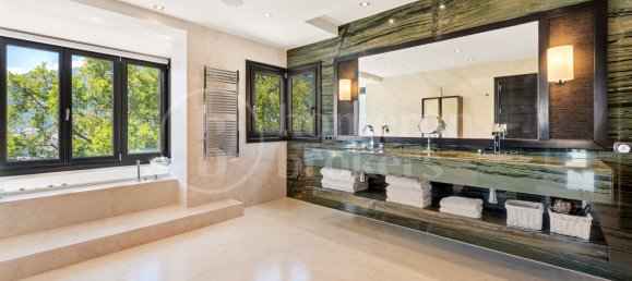 8 bedrooms Villa in Malaga, Spain No. 167252 20