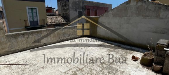 5 rooms House in Adrano, Italy No. 308863 4