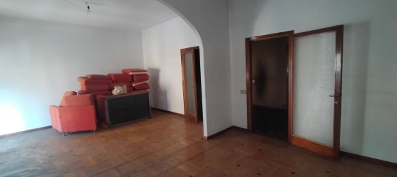 4 bedrooms Apartment in Borgomanero, Italy No. 362556 3