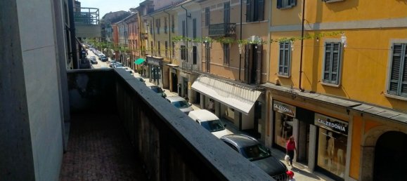 4 bedrooms Apartment in Borgomanero, Italy No. 362556 2